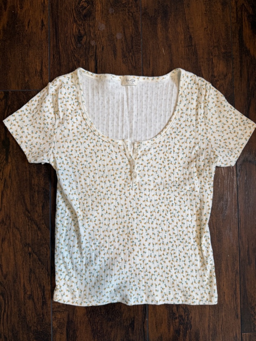 Brandy Melville Baby Tee Bundle - Picture 2 of 3